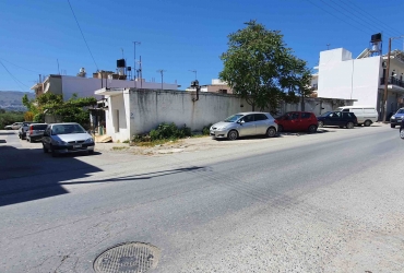 ANGULAR LAND PLOT WITH OLD HOUSE FOR SALE IN MIRES